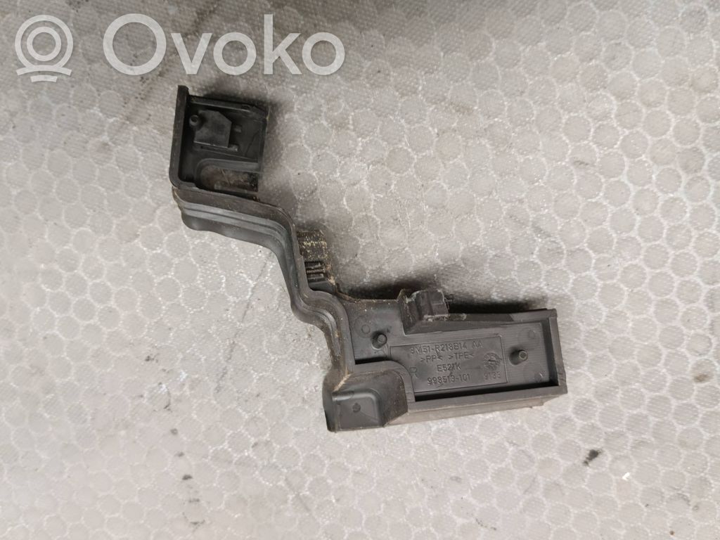 Ford Kuga I Kita išorės detalė 