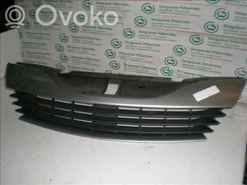 Atrapa chłodnicy / Grill   77600