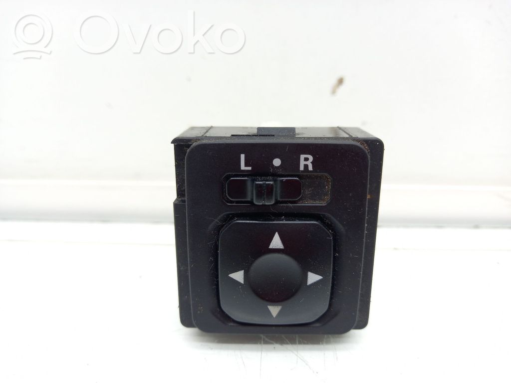 Wing mirror switch   183570