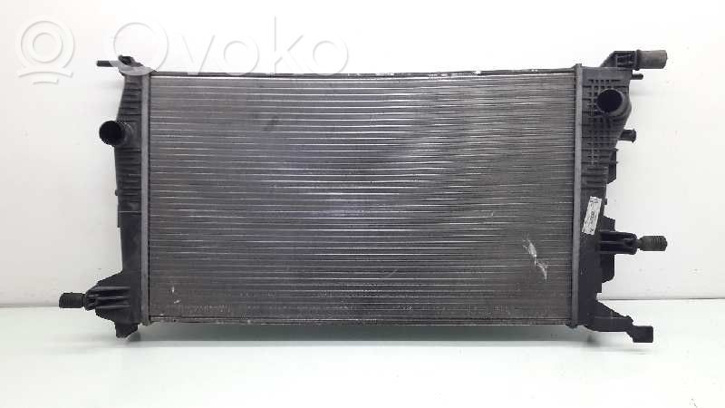 Renault Megane III Radiator lichid răcire 