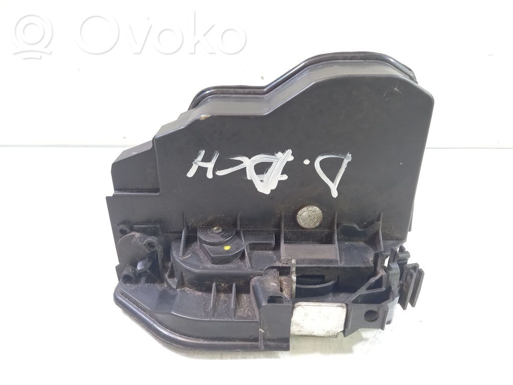 Front door lock   7229458