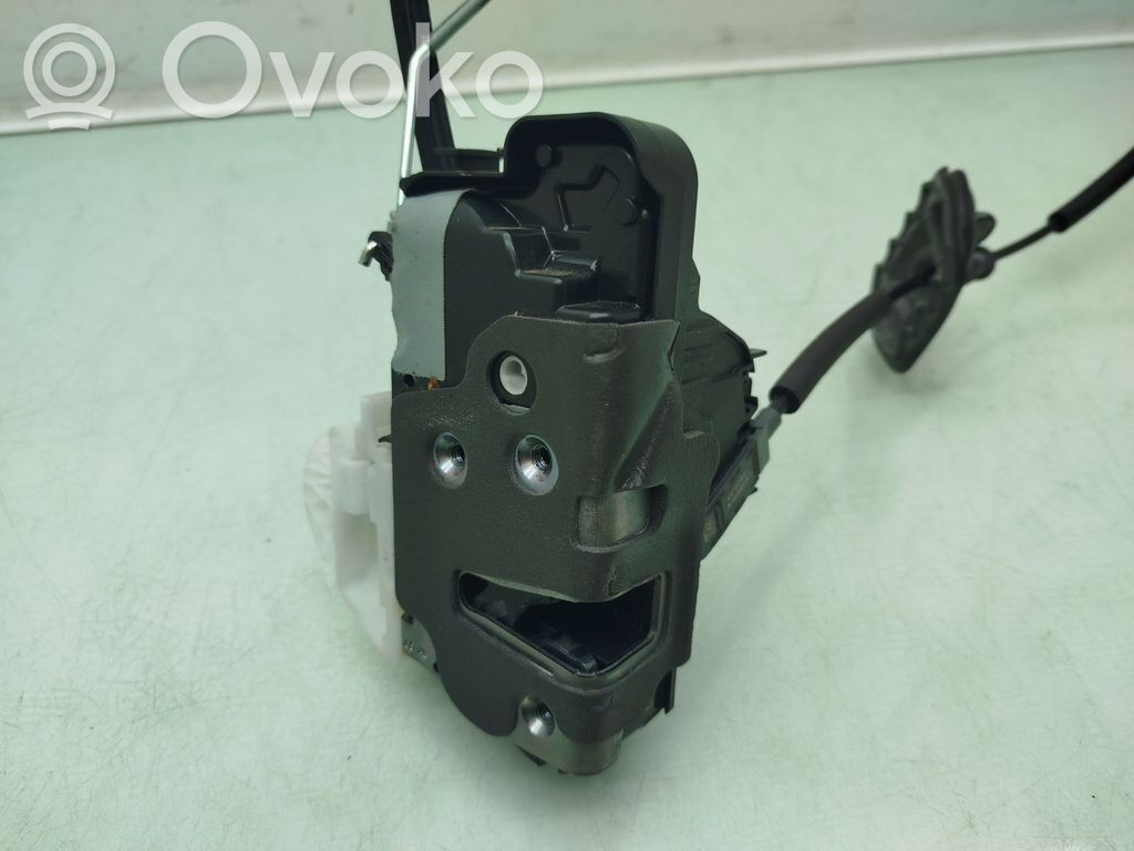 Priekšpusē slēdzene   JX7AA21813NH