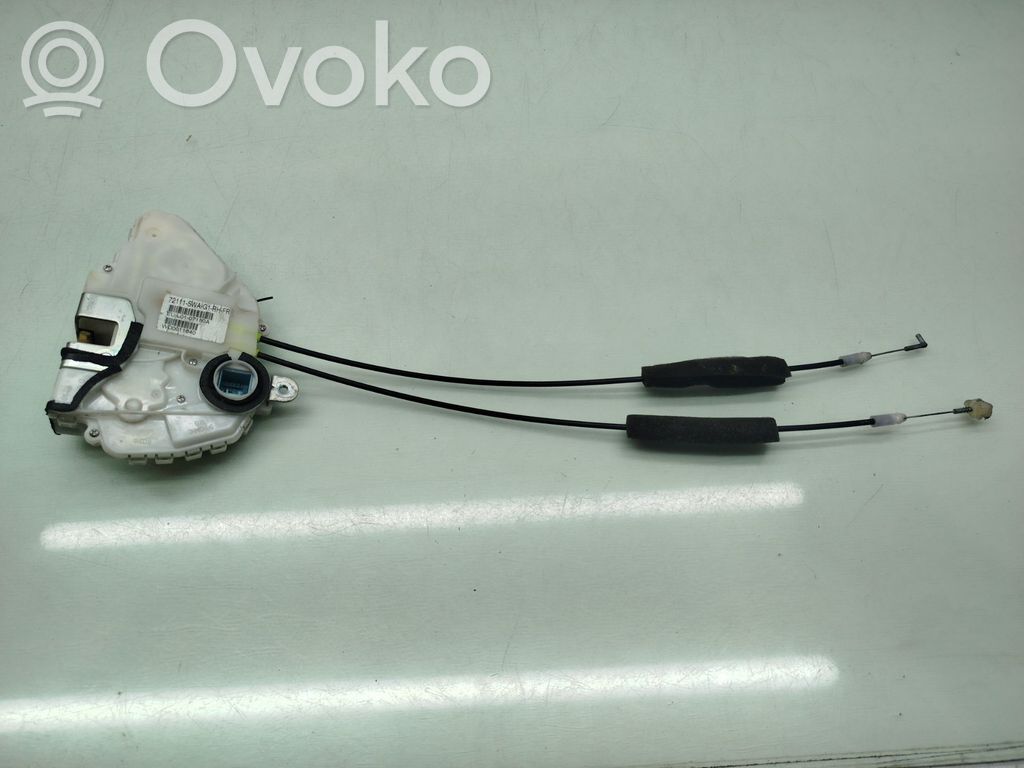 Honda CR-V Front door lock 