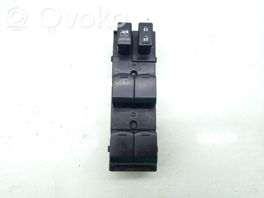 Subaru XV Electric window control switch 