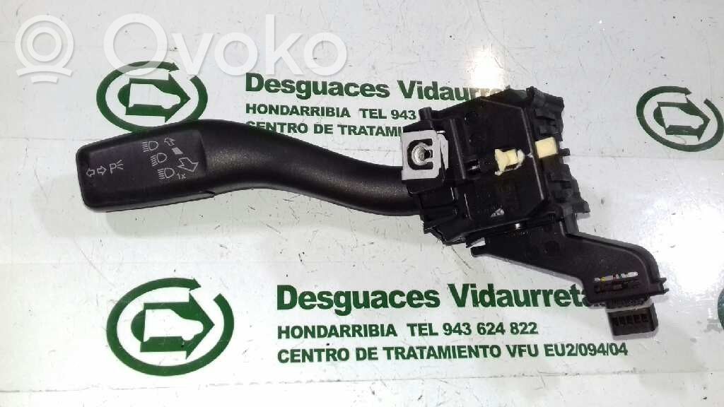 Audi A3 S3 8P Manetă semnalizator 