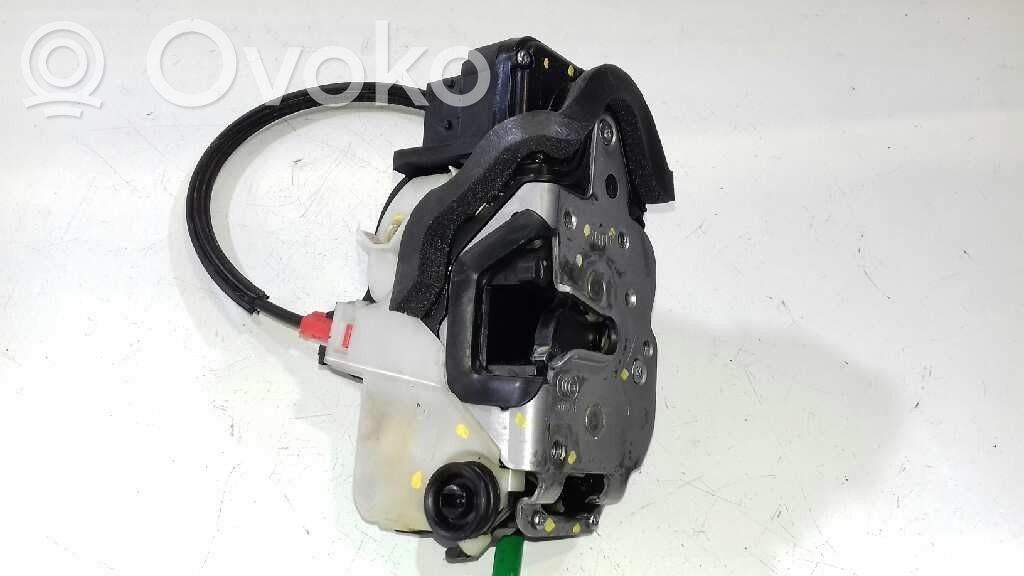 Opel Zafira B Zamek drzwi tylnych 