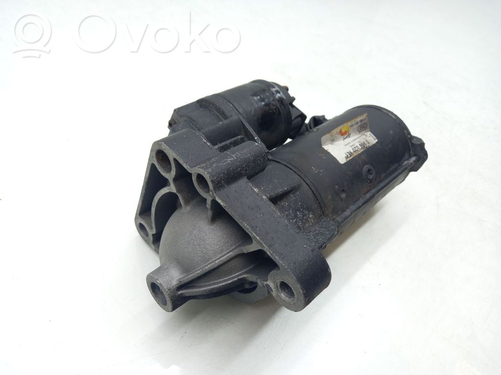 Opel Vivaro Starter motor 