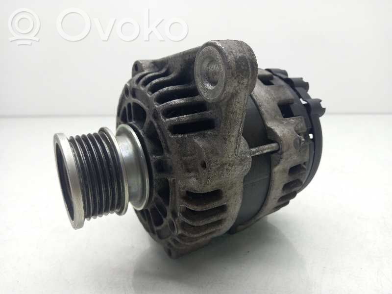 Opel Zafira B Alternator 