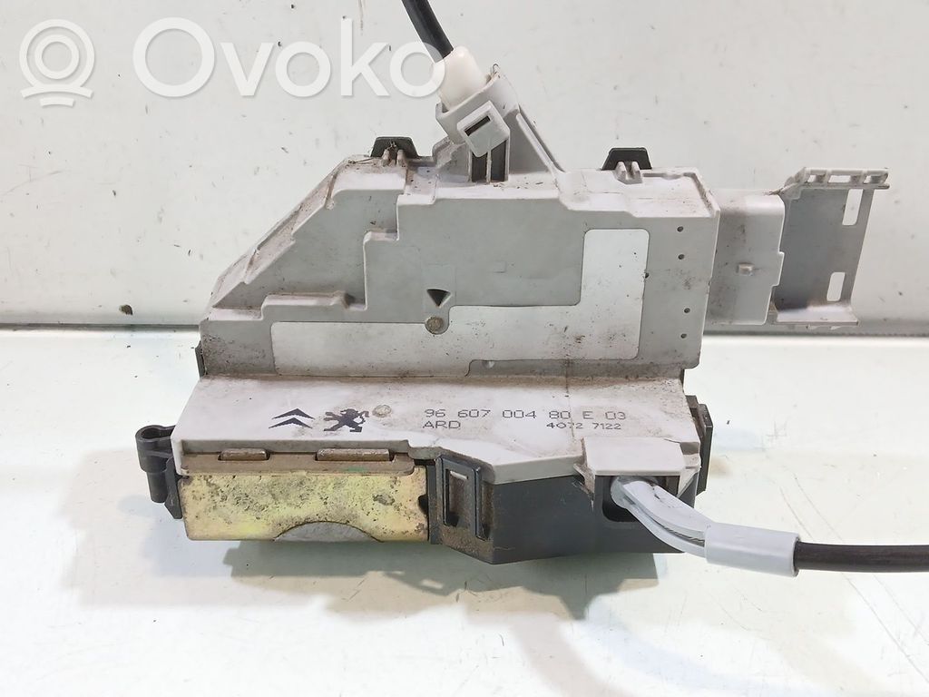 Citroen C4 I Takaoven lukko 