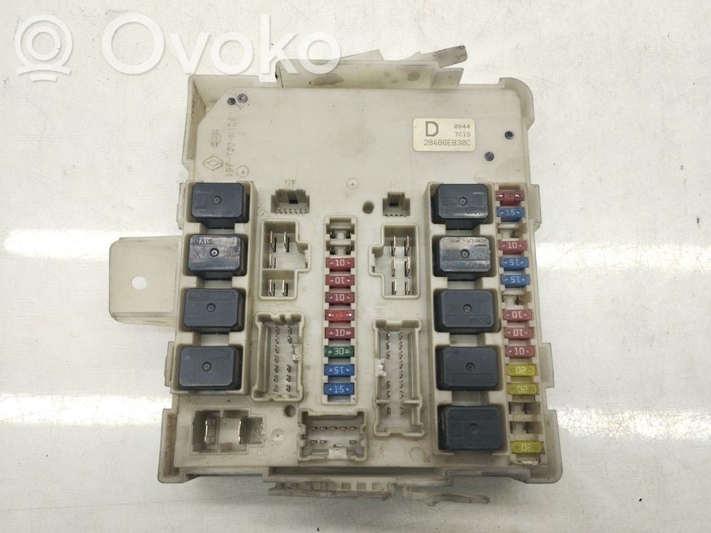 Nissan Pathfinder R51 Módulo de fusible 