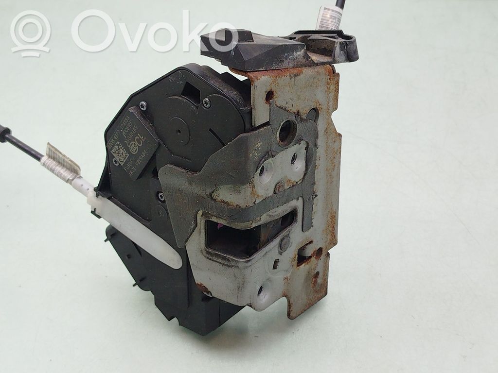 Ford Tourneo Priekšpusē slēdzene 