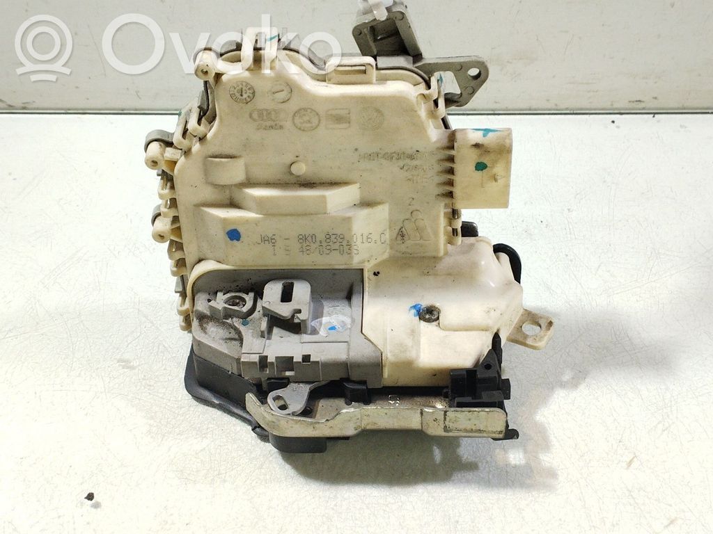 Serrure de porte arrière   8K0839016C