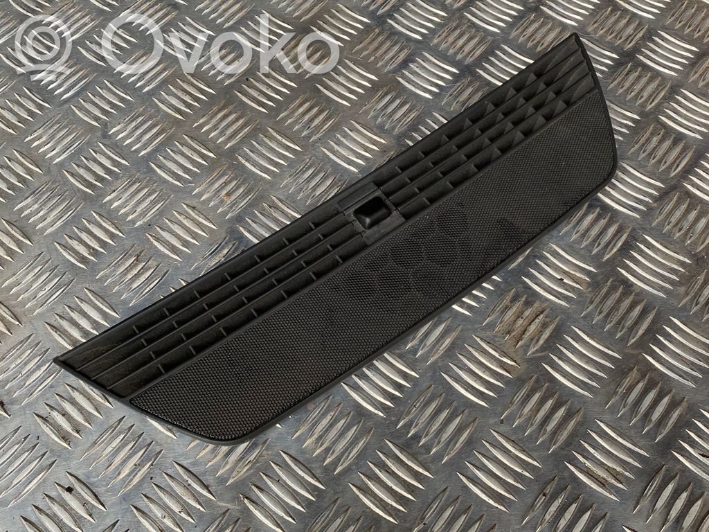 Audi A4 S4 B7 8E 8H Maskownica centralnego głośnika deski rozdzielczej 