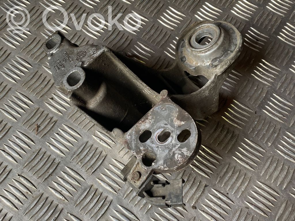 Audi A6 Allroad C5 Engine mounting bracket 