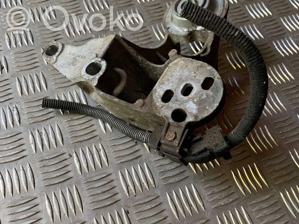 Audi A4 S4 B7 8E 8H Engine mounting bracket 