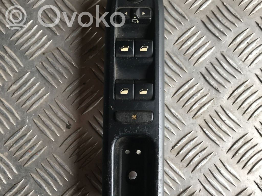 Peugeot 407 Electric window control switch 