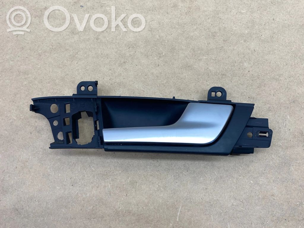 Audi A3 S3 A3 Sportback 8P Front door interior handle 