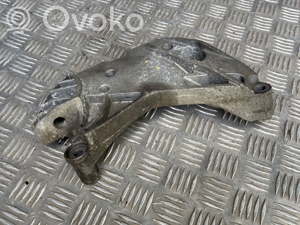 Audi A3 S3 8P Engine mounting bracket 