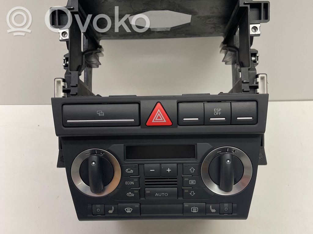 Audi A3 S3 A3 Sportback 8P Radio/GPS head unit trim 
