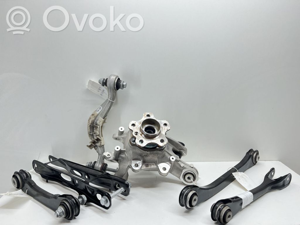 BMW 8 G15 Set del kit di montaggio della sospensione posteriore 