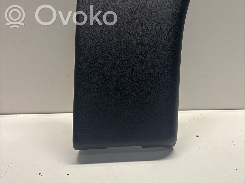 Chrysler Pacifica (B) pillar trim (bottom) 