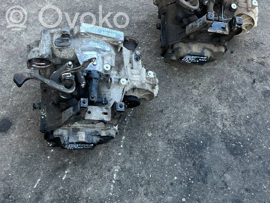 Audi A8 S8 D2 4D Manualna 5-biegowa skrzynia biegów 