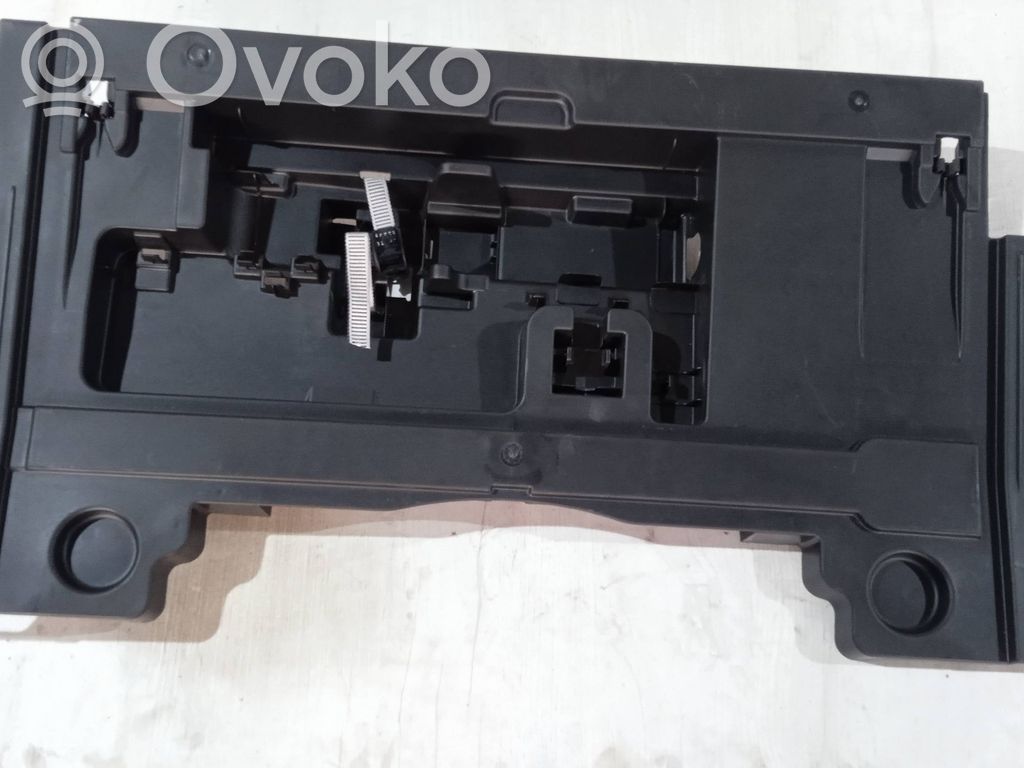 Tool box   8W8863373