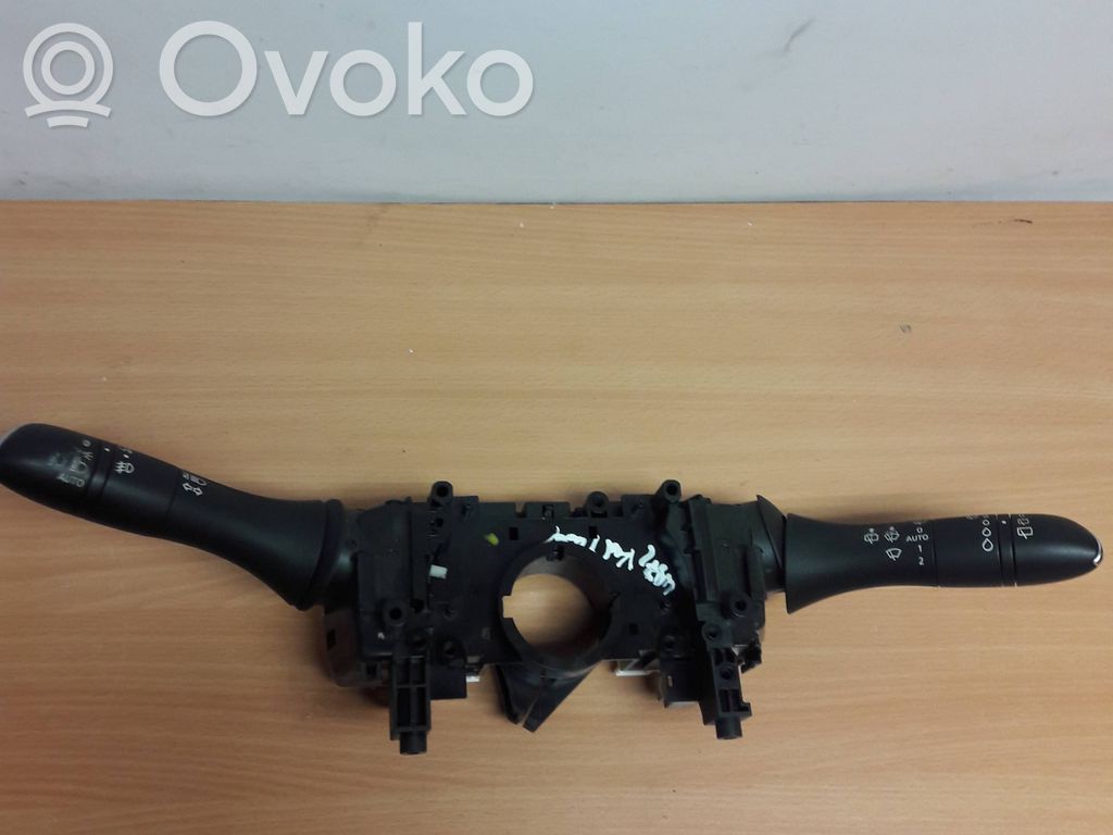 Renault Kadjar Interruptor/palanca de limpiador de luz de giro 