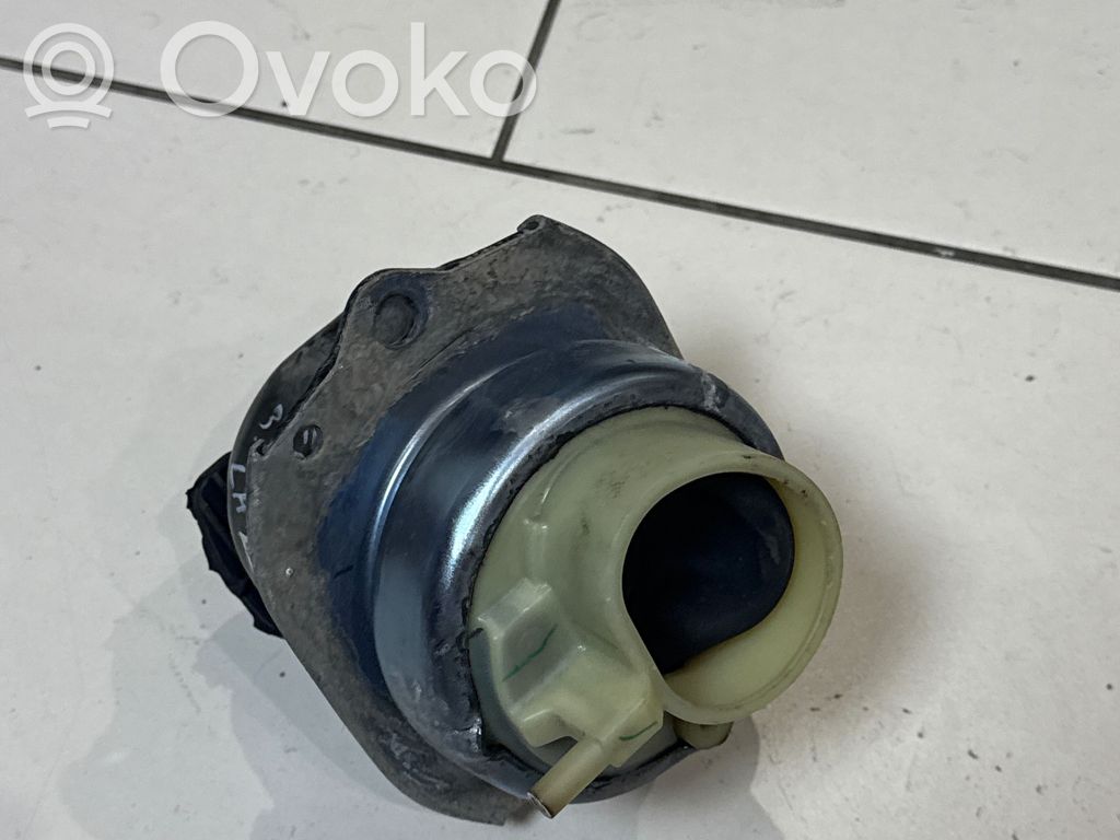 Engine mount bracket   6853104