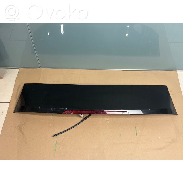 Tailgate/trunk spoiler   7305042