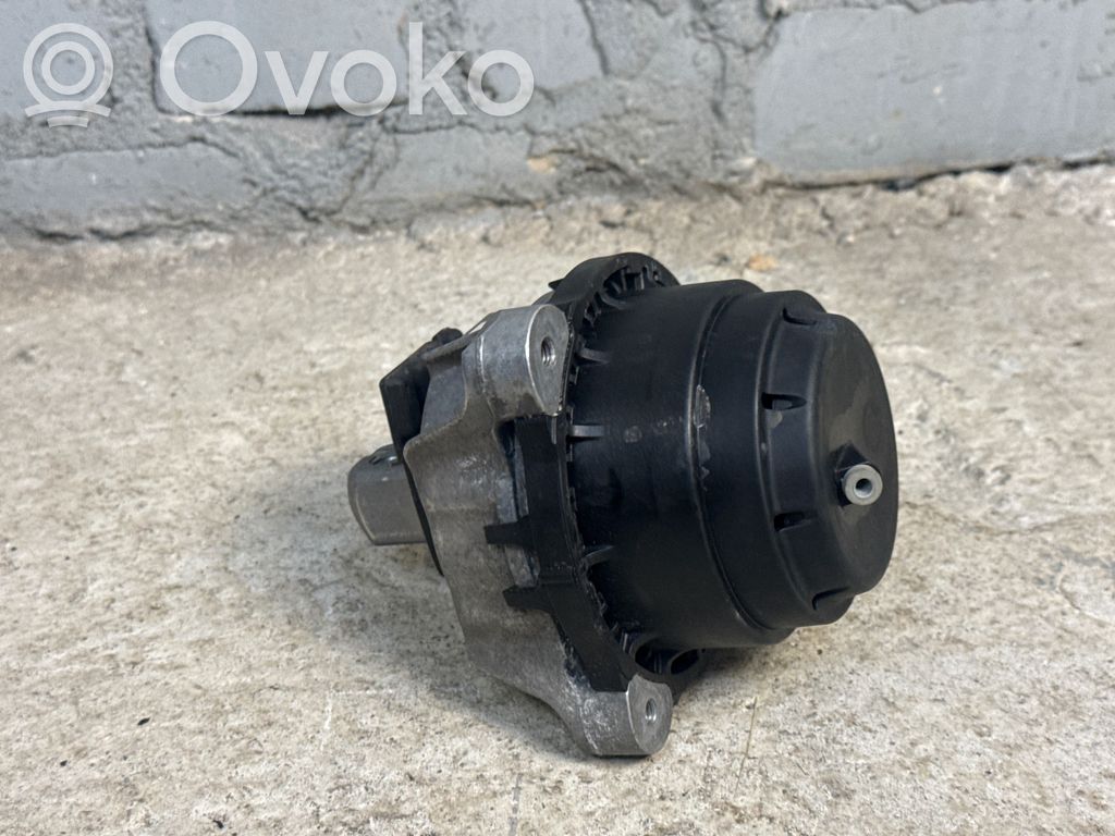 BMW 5 G30 G31 G38 Engine mount bracket 