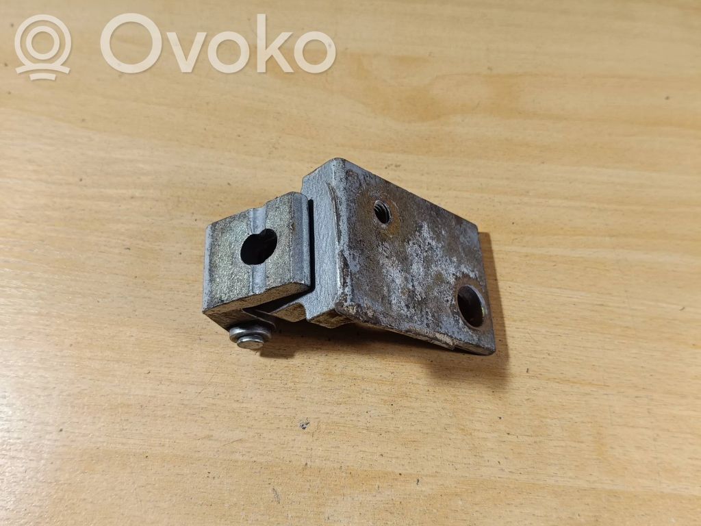 Front door upper hinge   8D0831402A