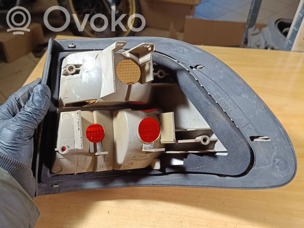 Opel Omega B1 Aizmugurējais lukturis virsbūvē 