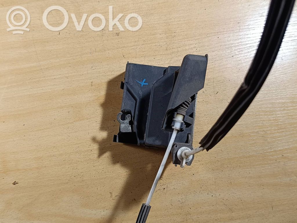 Audi A6 S6 C4 4A Galinių durų spyna 
