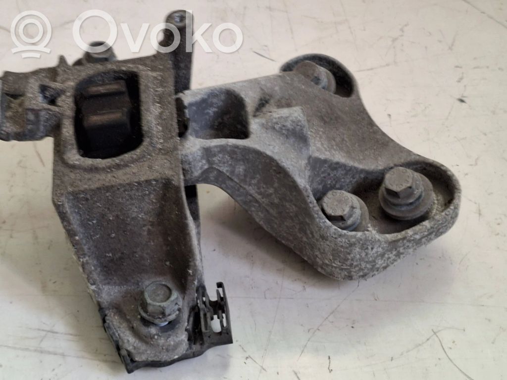 Opel Astra K Engine mounting bracket 