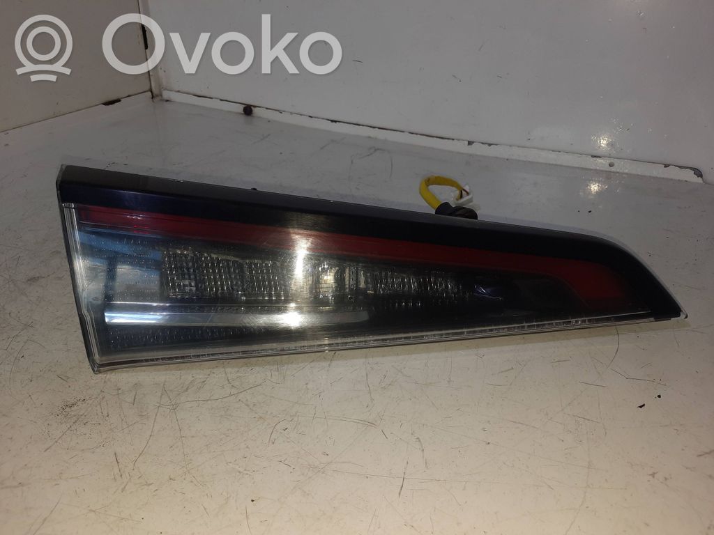 Aizmugurējais lukturis pārsegā   8A036,8403T,L1553