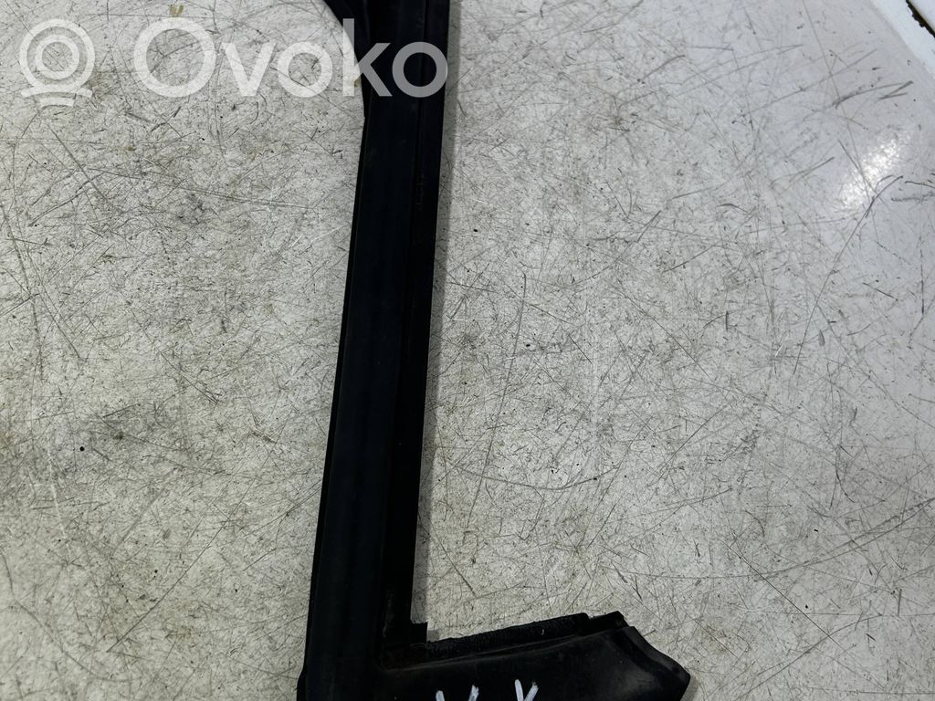 Tesla Model Y Wykończenie tylnej szyby 