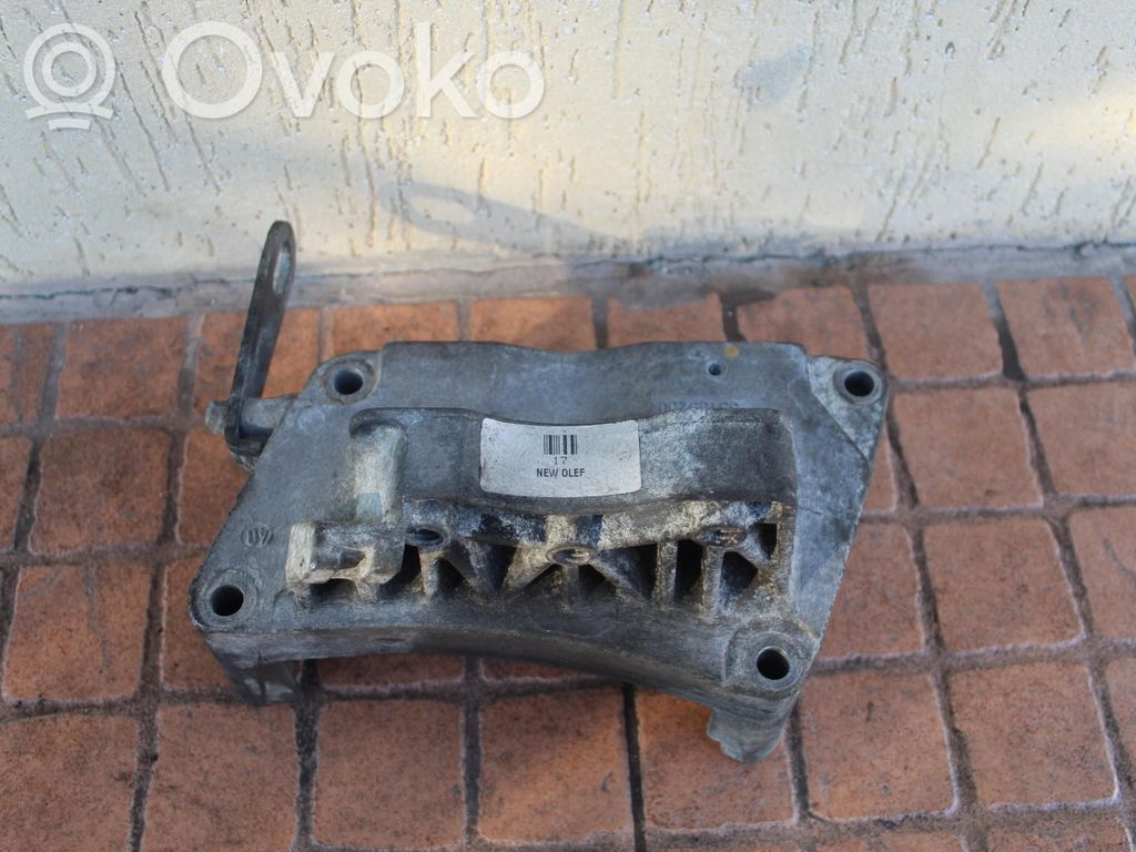 Opel Corsa D Engine mounting bracket 