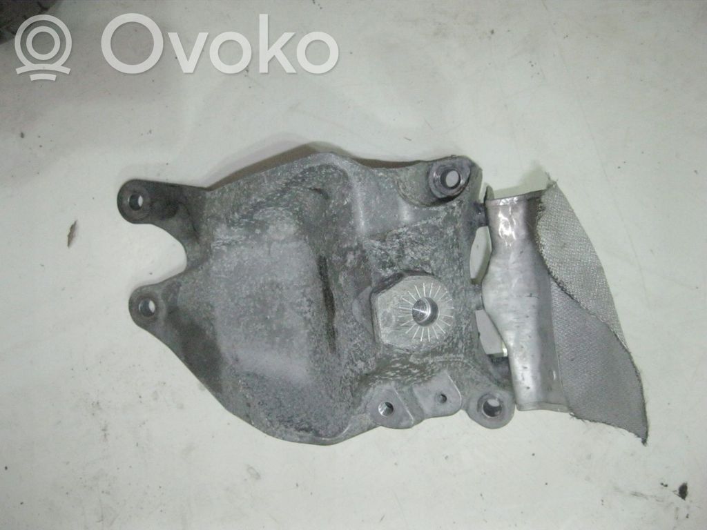 Audi Q7 4M Engine mounting bracket 