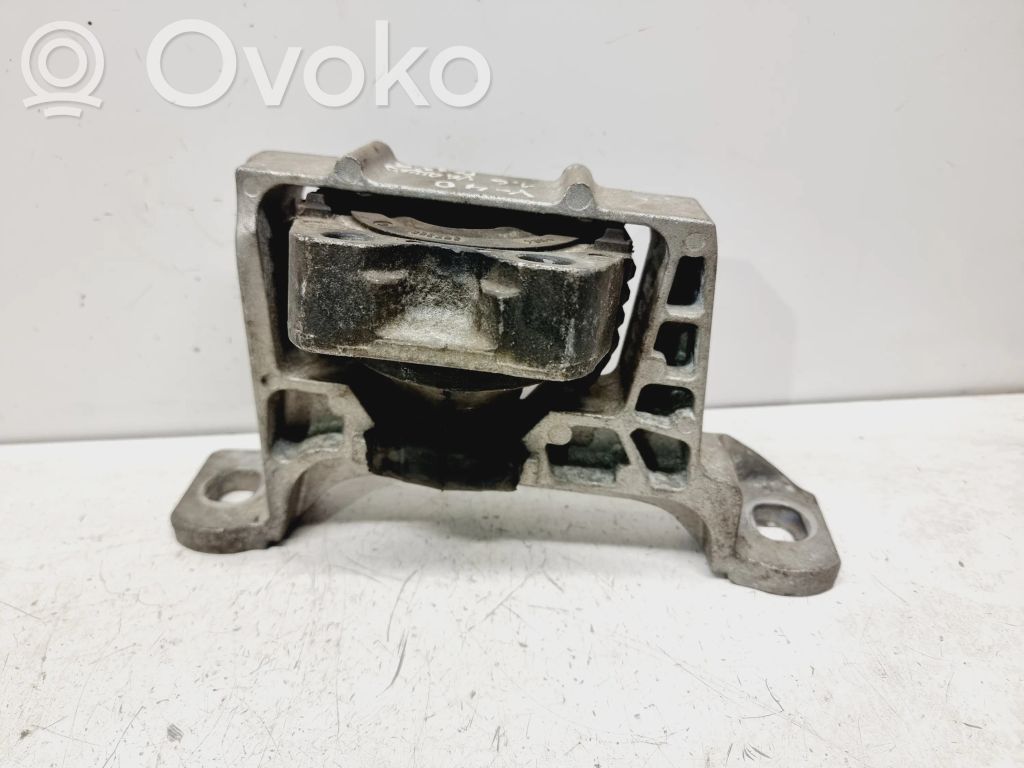 Volvo V40 Engine mount bracket 