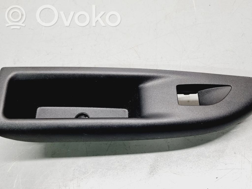 Opel Mokka B Rear door window switch trim 