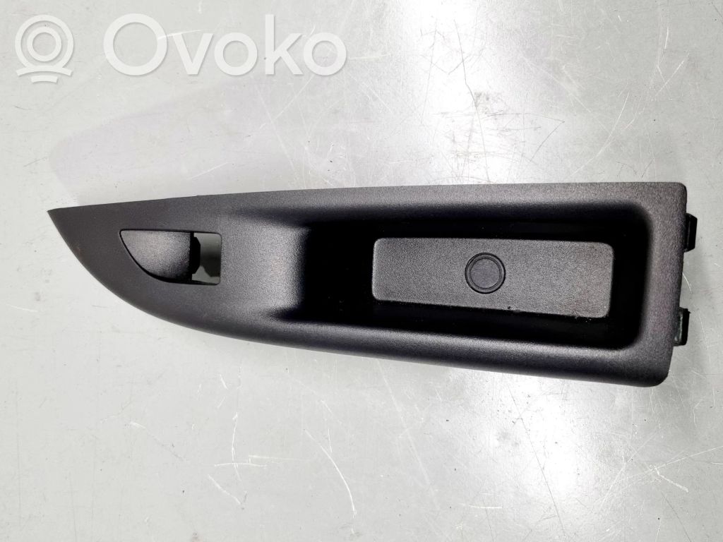 Opel Mokka B Rear door window switch trim 