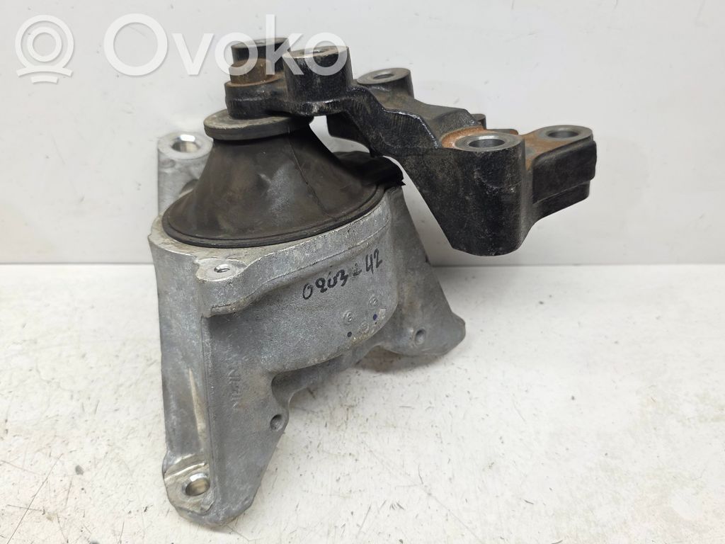 Honda CR-V Engine mount bracket 