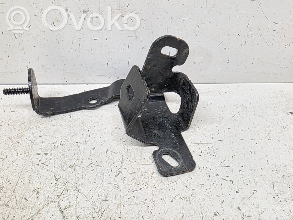 Engine mounting bracket   241379251R