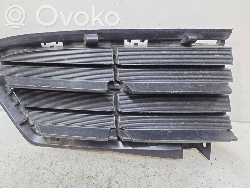 Toyota RAV 4 (XA40) Grilă inferioară bară față 