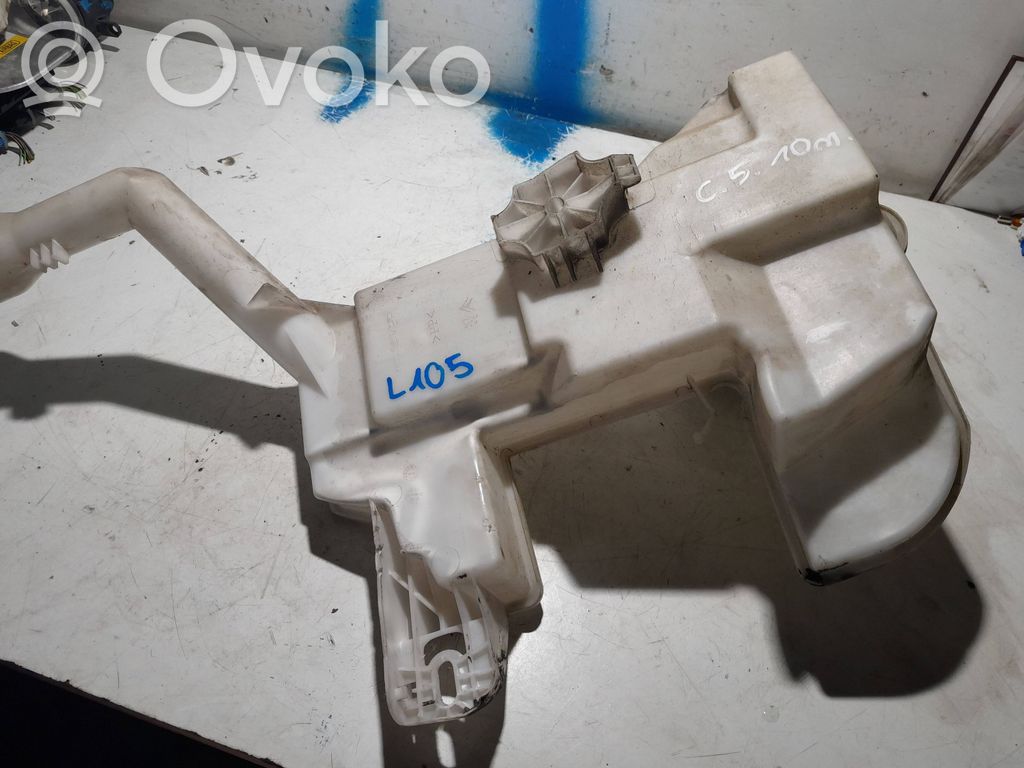 Logu šķidruma tvertne