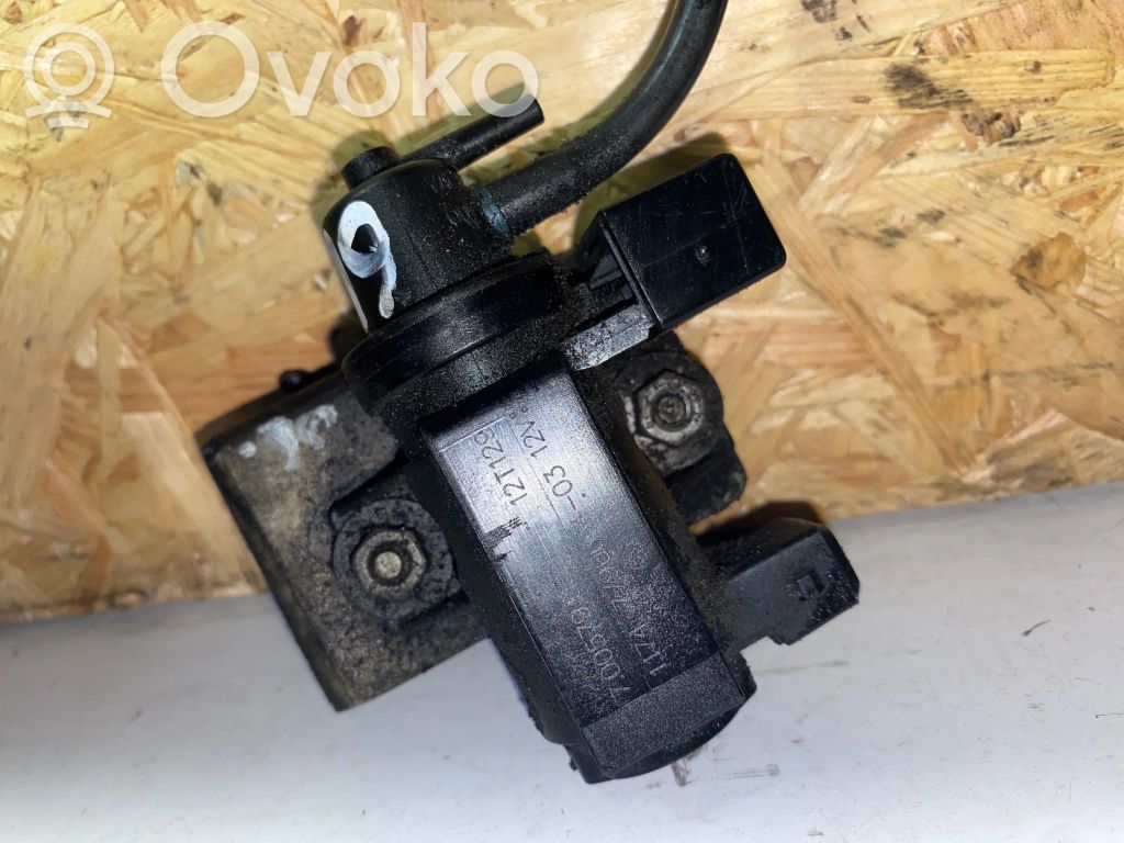 Vacuum valve   70057903