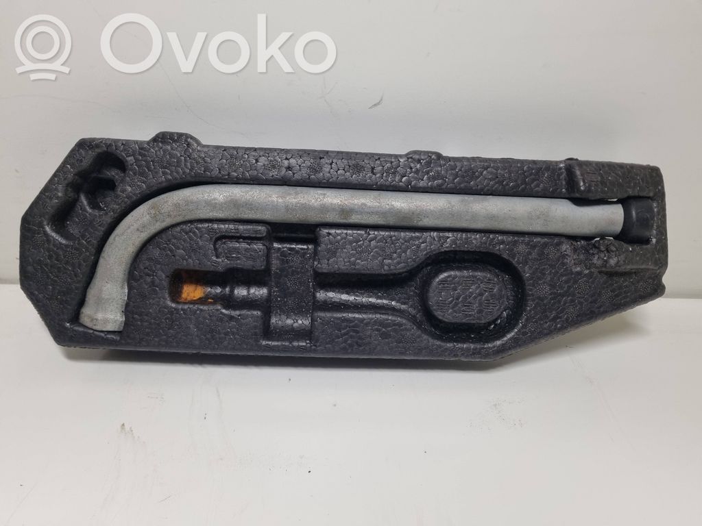 Volkswagen Caddy Tool set 