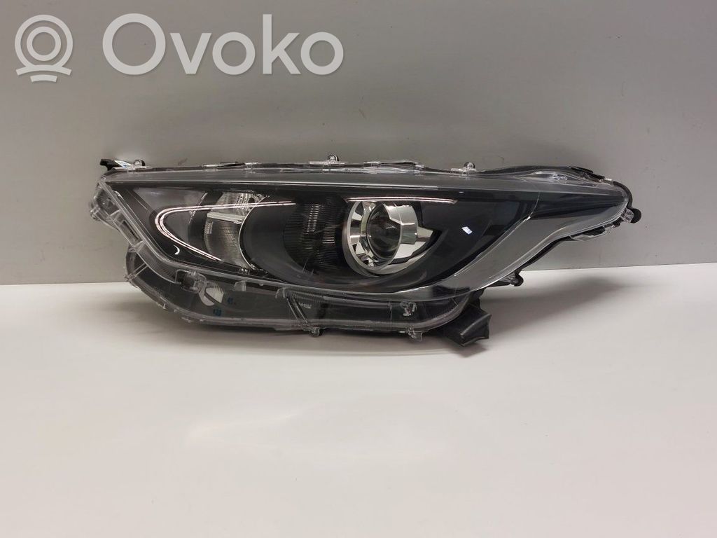 Toyota Yaris Lampa przednia 