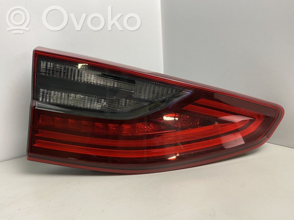 KIA Ceed Takaluukun takavalot 